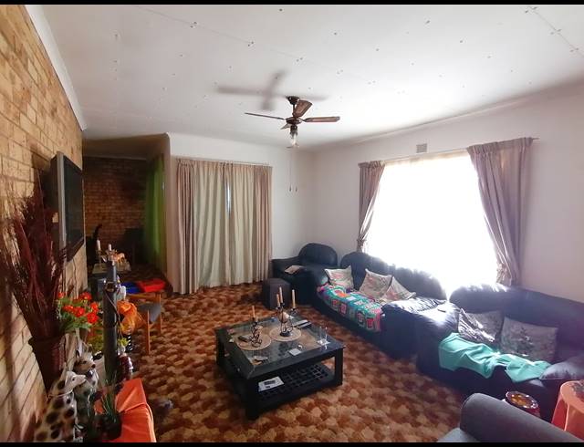 3 BEDROOM FREESTANDING FOR SALE IN STILFONTEIN EXT 2